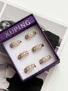 Xuping Gold Baget Taşlı Numaralı Yüzük (18 Numara)