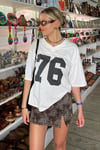 Ekru Baskılı V Yaka Oversize Kadın T-shirt SH270