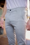Erkek Açık Gri Slim Fit Çizgili Likralı Yan Cep Bilek Boy Kumaş Pantolon