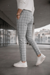 Erkek Açık Gri Slim Fit Ekoseli Likralı Yan Cep Bilek Boy Kumaş Pantolon