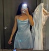 ÖZEL TASARIM LOGOLU KOYU PEMBE MİNİ ASKILI ELBİSE