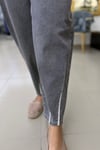 PAÇASI TAŞLI  VE BEYAZ BİYELİ BÜYÜK BEDEN MOM JEAN