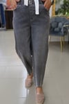 PAÇASI TAŞLI  VE BEYAZ BİYELİ BÜYÜK BEDEN MOM JEAN