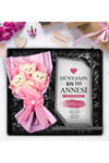 Anneler Gününe Özel Kişiye Özel Kristal Cam Plaket & Üçlü Peluş Ayıcık Buketi