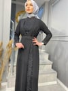 3877 GÜPÜR DETAYLI DİK YAKA ELBİSE 