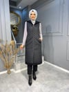 NEVBAHAR ÖZEL KOLEKSİYON ZİNCİR DETAYLI TAMAMEN KAPİTONE YELEK 