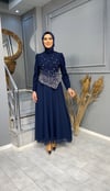 NEVON 4032 SWAROVSKİ TAŞ İŞLEMELİ ÜSTÜ KREP ALTI ŞİFON DETAYLI ELBİSE