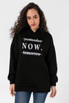 Kadın Önü Baskılı Kapüşonlu Kanguru Cepli Üç İplik Oversize Sweatshirt