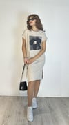Kadın Bisiklet Yaka Baskılı Oversize Kısa Kol Elbise - Krem -Elbise-Tf The Fancy For You-1098-Kadın Oversize Baskılı Yırtmaç Detaylı Kısa Kollu Elbise