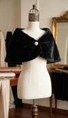 Atelier Broşlu Siyah Kürk Etol