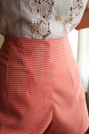 Inspired By Vintage 1960 Style Crow's Feet Pattern Mini Şort