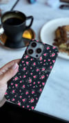Pembe Çiçek İphone Telefon Kılıfı Siyah