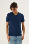  V Yaka Basic T-shirt