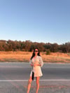 ASTARLI KREM DESENLİ  ELBİSE