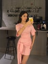 BAĞLAMALI PEMBE DÜŞÜK OMUZ ELBİSE