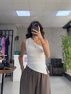 BEYAZ TEK KOL YIRTMAÇLI BODY