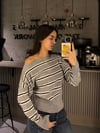 GRİ ÇİZGİLİ DÜŞÜK OMUZ TRİKO