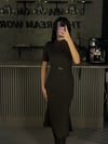 KAHVE KEMERLİ KISA KOLLU KALEM ELBİSE
