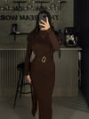 KAHVE KEMERLİ VATKALI ELBİSE