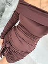 KAHVE STRAPLEZ BAĞLAMALI ELBİSE