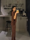 KAHVE TEK KOL MAXİ BOY ELBİSE
