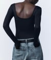 KARE YAKA SİYAH BODYSUIT