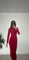 KIRMIZI BÜZGÜLÜ MAXİ BOY ELBİSE 