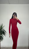 KIRMIZI BÜZGÜLÜ MAXİ BOY ELBİSE 
