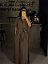 MOCHA DÜĞMELİ BEL DETAY MAXİ BOY ELBİSE 