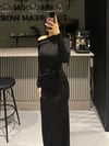 SİMLİ DÜŞÜK OMUZ BEL DETAY ELBİSE