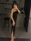 SİYAH KADİFE YAN YIRTMAÇLI ELBİSE 