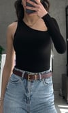 TEK KOL DETAY SİYAH BODYSUIT