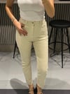 ZR KESİK PAÇA BEJ JEAN