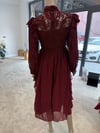 Güpür ve Fırfır Detaylı Elbise Bordo