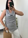 Gri Degaje Yaka Yandan Yırtmaçlı Bluz