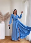 Mavi uzun saten yırtmaç detaylı elbise