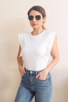 Kadın %100 Pamuk Omuz Detay Beyaz Kolsuz T-Shirt