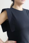 Kadın %100 Pamuk Omuz Detay Siyah Kolsuz T-Shirt