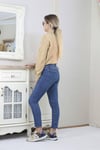 Kadın Koyu Mavi Motto Boy Fit Kesik Paça Jean