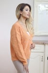 Kadın Turuncu Yumuşak Dokulu Üçlü İnci Düğmeli Oversize Triko Hırka