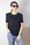 Kadın Vatkalı Omuz Düğme Detaylı Siyah T-Shirt