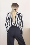 Kadın Vatkalı Siyah Beyaz Crop Hırka