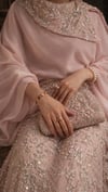 Teressa Boncuklu Saten Kumaş Abiye Siyah-Gold Tesettür AbiyeTeressa Boncuklu Saten Kumaş Abiye Siyah-Gold Tesettür AbiyeTeressa Boncuklu Saten Kumaş Abiye Pudra Tesettür Abiye