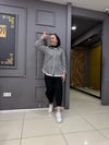 Siyah Çizgili İçlik Detaylı Gömlek