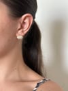 Minimal Taşlı Midye Küpe