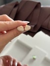 Minimal Taşlı Midye Küpe