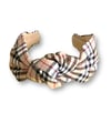 BURBERRY DESEN DÜĞÜMLÜ TAÇ BURD01