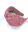 PULLU VE PAYETLİ PEMBE TAÇ PUL08