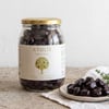 Ayolis Premium Gurme Yağlı Salamura Siyah Zeytin L 950 g ambalajı ve servis tabağı