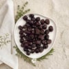 Tabakta sunulan Ayolis Yağlı Salamura Siyah Zeytin XL 10 kg